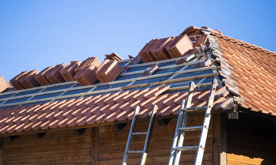 Wymiana dachu kosztorys: jak uniknąć ukrytych kosztów i oszczędzić