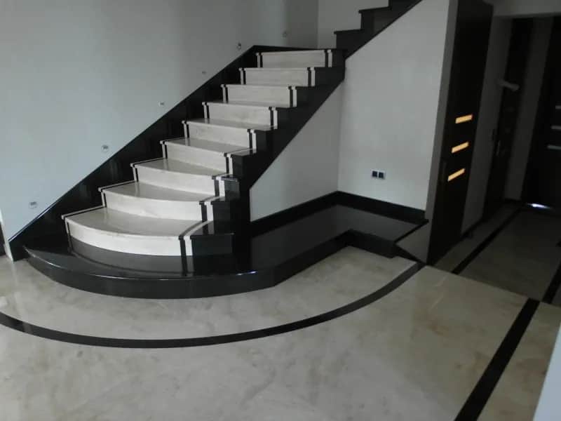 Czym myć schody z kamienia, aby uniknąć ich uszkodzenia?