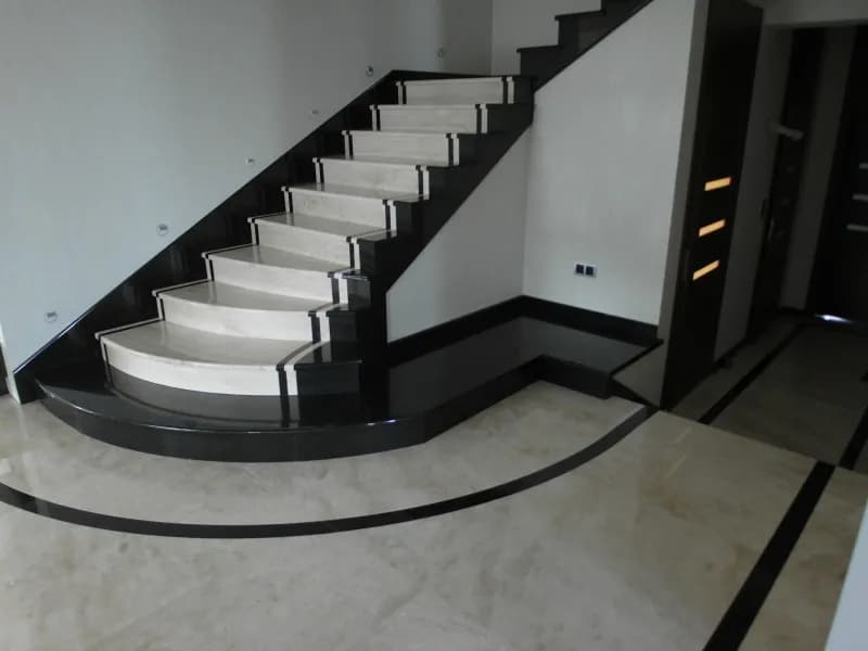 Czym myć schody z kamienia, aby uniknąć ich uszkodzenia?