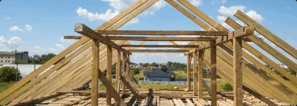 Jak deskować dach dwuspadowy - uniknij najczęstszych błędów w budowie