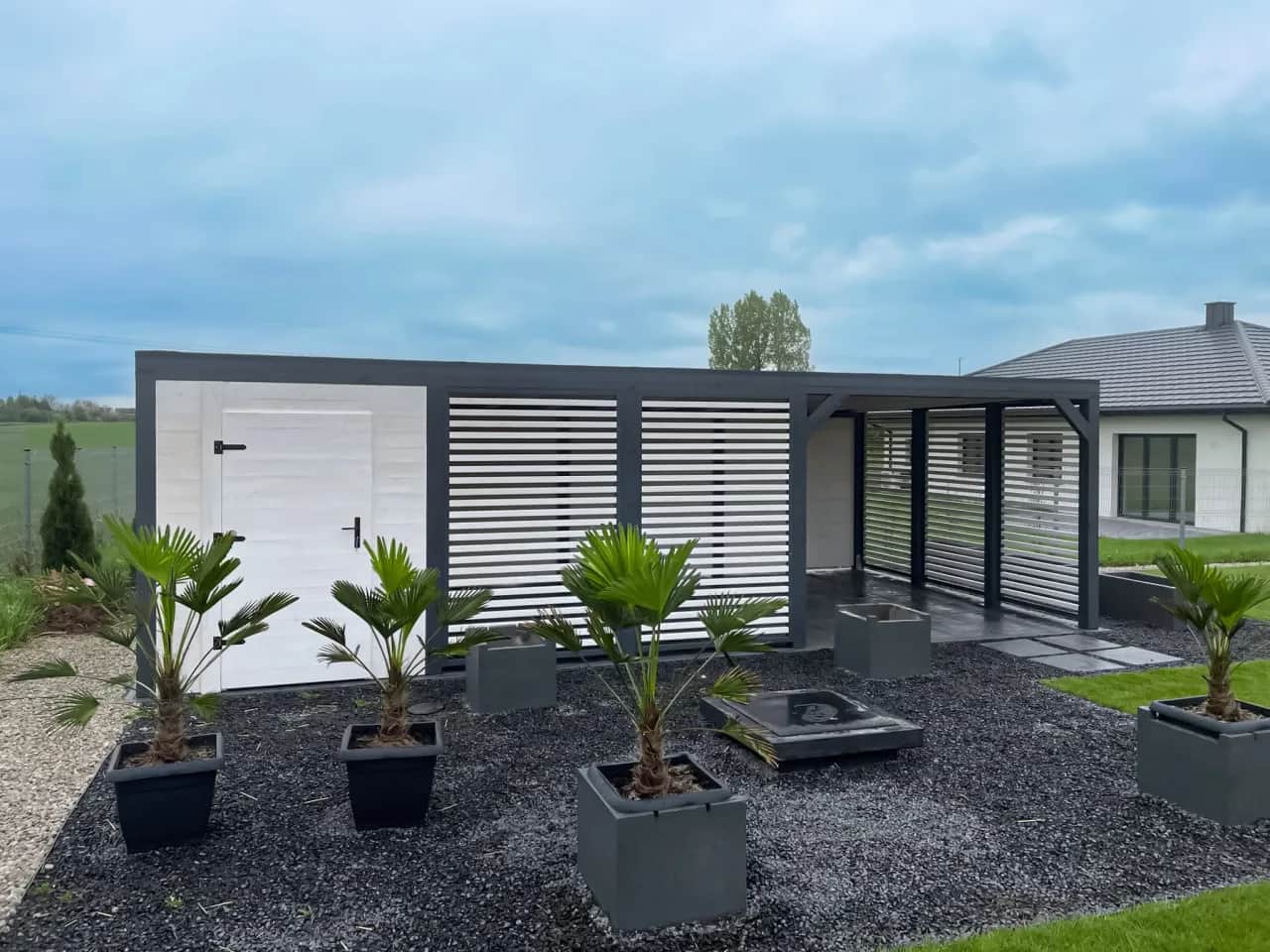 Altana z płaskim dachem - nowoczesne rozwiązania do Twojego ogrodu