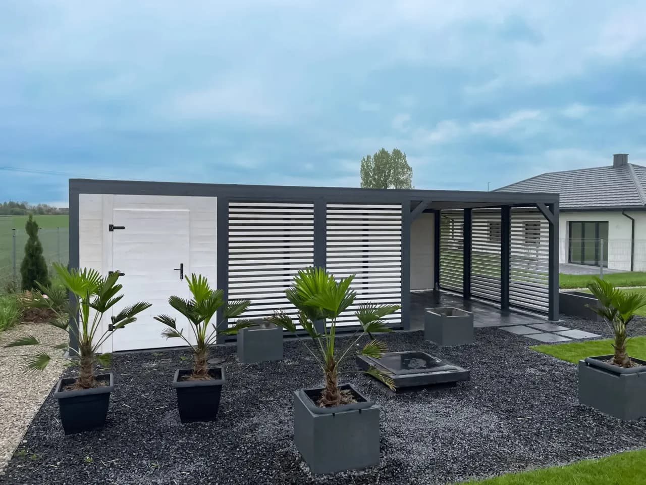 Altana z płaskim dachem - nowoczesne rozwiązania do Twojego ogrodu