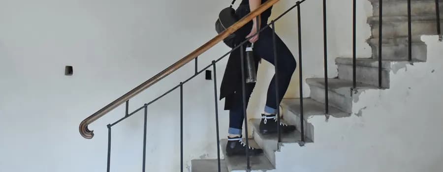 Czy chodzenie po schodach przyspiesza poród? Oto prawda, której nie znasz