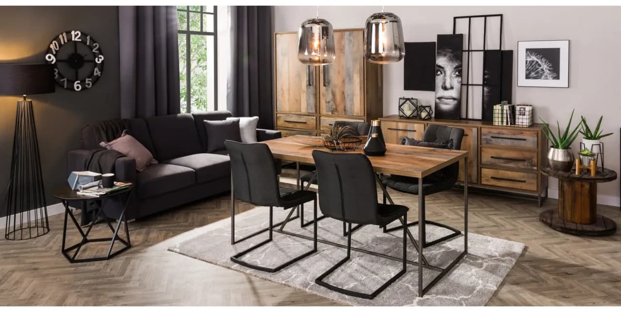Czarne meble w salonie: jak wybrać dodatki, które zachwycą