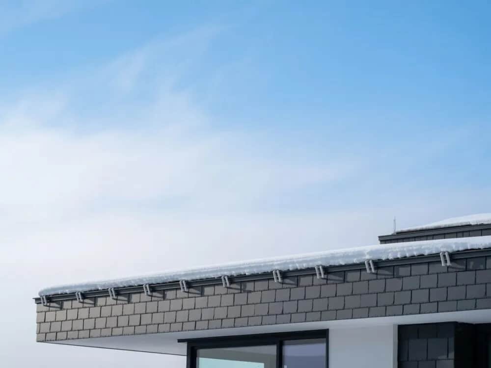 Ile śniegołapów na dach? Oblicz, aby uniknąć kosztownych błędów