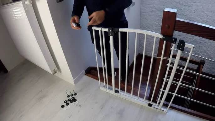 Jak zamontować bramkę na schody? Proste kroki dla bezpieczeństwa