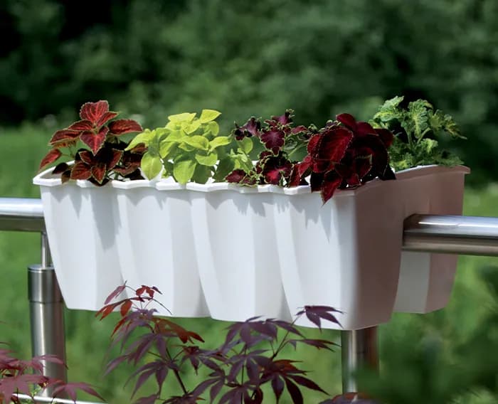 Jak zamontować doniczki na balustradę i uniknąć problemów z bezpieczeństwem